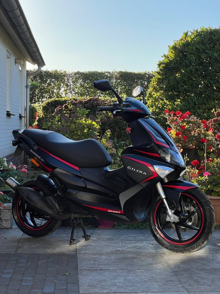 ⭐️Gilera runner rst 50cc 2 takt Nette staat 7500 km⭐️, Fietsen en Brommers, Niet ingevuld, Niet ingevuld, Niet ingevuld