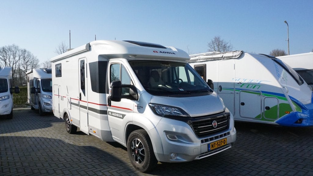 Adria Coral Plus 600 SL Automaat, Automaat, Ringverwarming, Fiat, 6 tot 7 meter