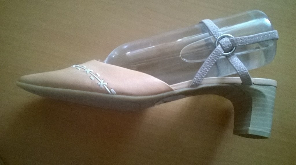 Nieuwe slingbacks, beige-licht caramel-kleur, maat 38, Beige, Nieuw, SALLY 'O HARA, Sandalen of Muiltjes