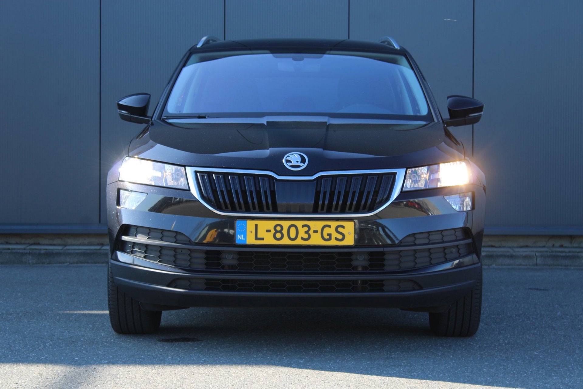 Skoda Karoq 1.5 TSI ACT Business Edition Automaat, Navigatie, Auto's, Stof, 4 cilinders, 150 pk, Zwart