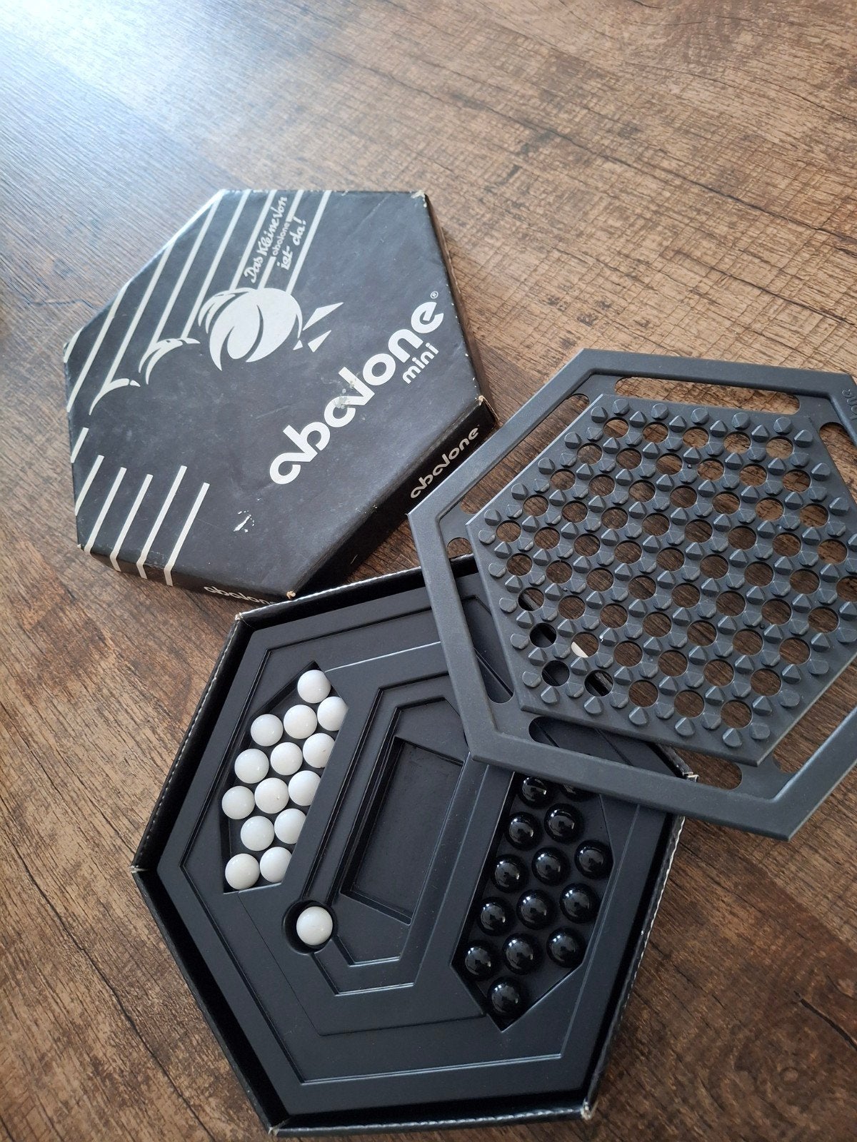 Abalone Mini bordspel - Compact strategisch spel, Hobby en Vrije tijd, Gezelschapsspellen | Bordspellen, Abalone, Een of twee spelers