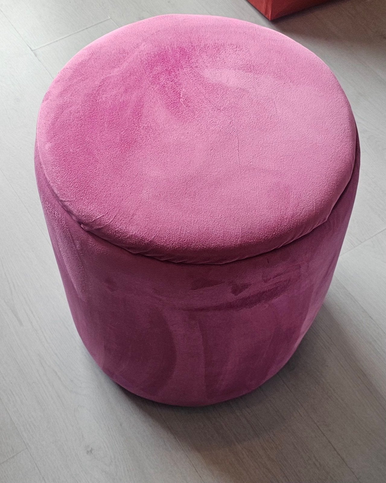 Roze fluwelen poef met opbergruimte, Huis en Inrichting, Banken | Voetenbanken en Poefen, Minder dan 50 cm, Gebruikt, Rond, Minder dan 50 cm