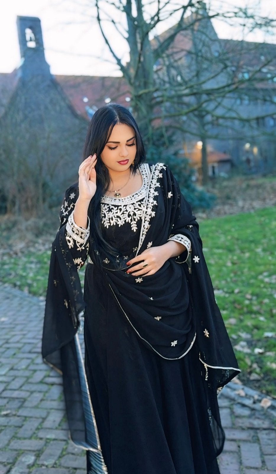 India dress, Ophalen of Verzenden, Zo goed als nieuw, Zwart, Onder de knie