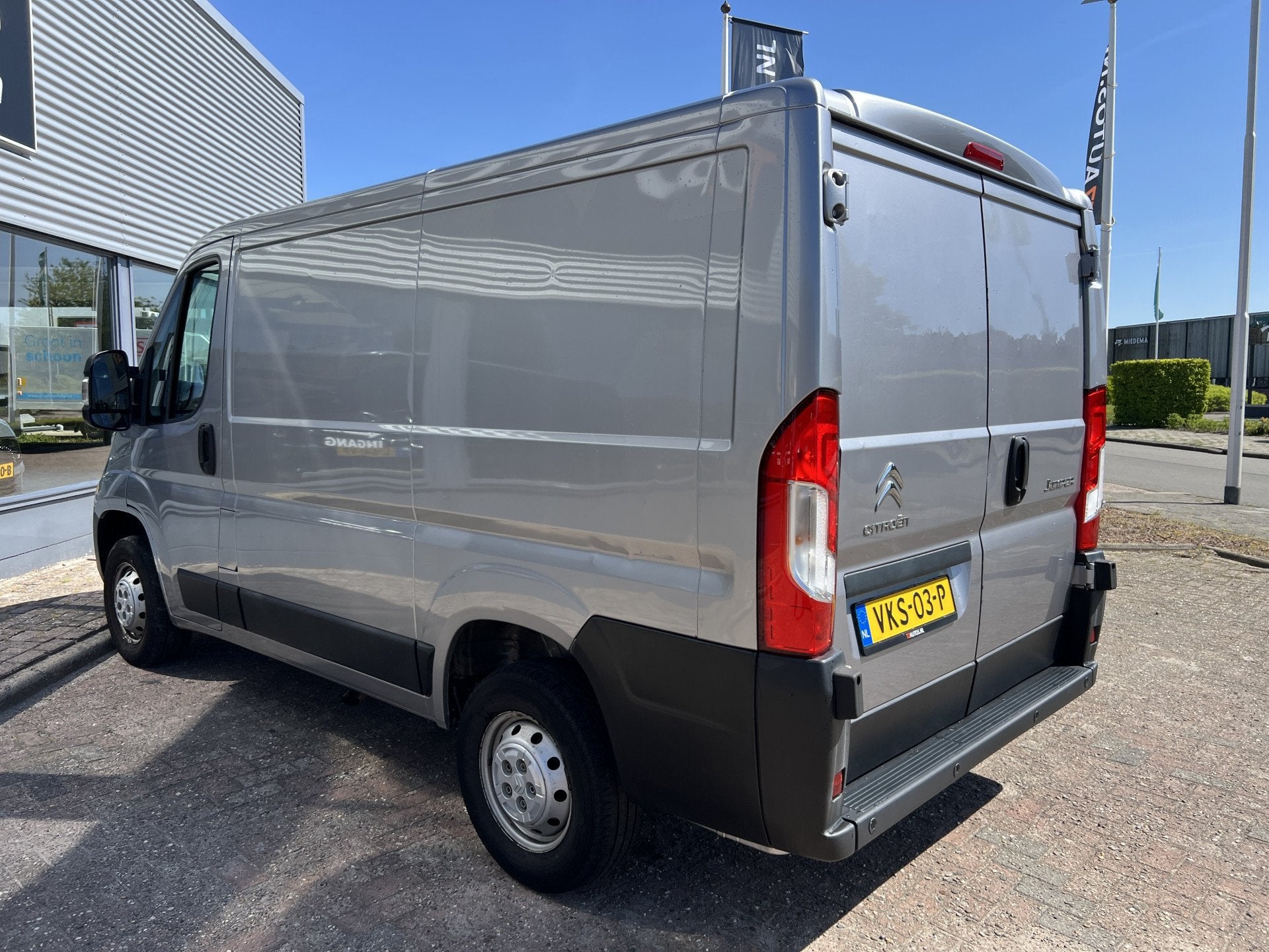 Peugeot Boxer 30 2.2 BlueHDi 120 L1H1 Club (bj 2021), Auto's, Bestelauto's, Voorwielaandrijving, Stof, 4 cilinders, Origineel Nederlands