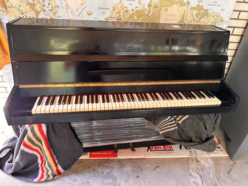 Gratis Piano - merkloos, Ophalen, Gebruikt, Bruin, Piano