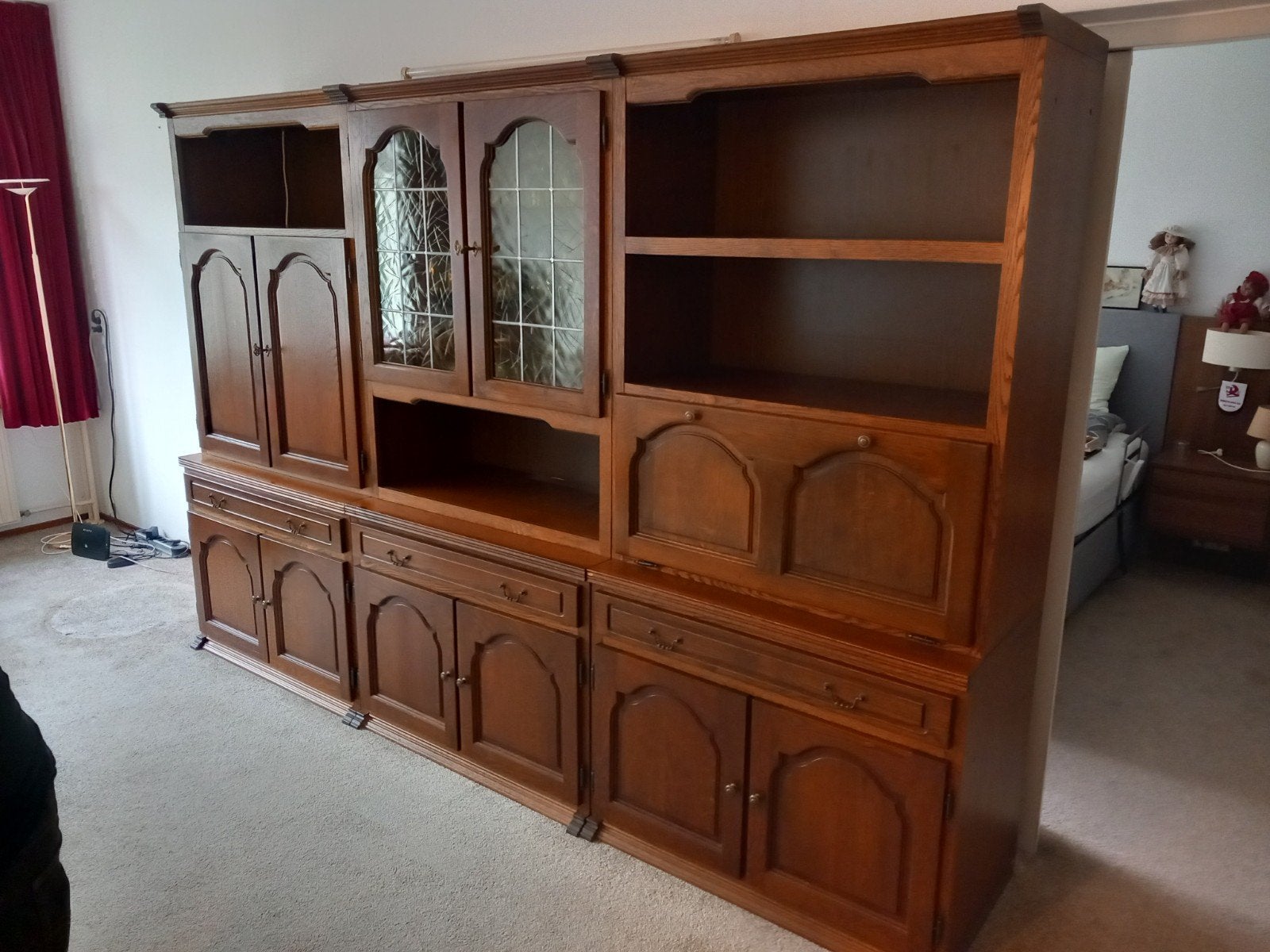 mooie grote houten wandkast, Ophalen, Glas, Gebruikt, 200 cm of meer