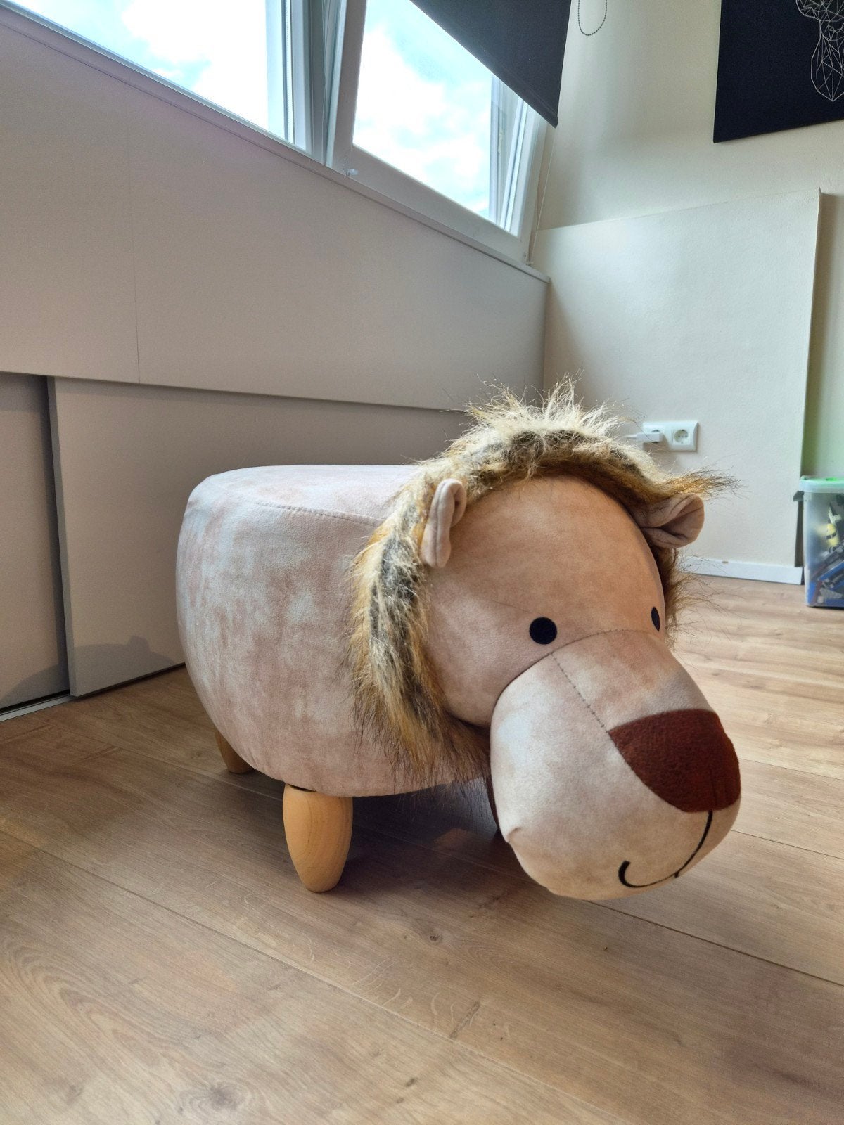Leeuwen poef krukje zitje voor de kinderkamer of babykamer, Ophalen, Zo goed als nieuw, Overige typen