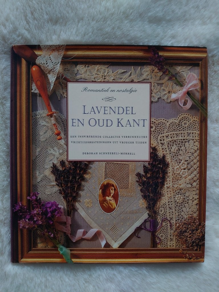 Lavendel en oud kant Deborah Schneebeli-Morrell, Verzenden, Zo goed als nieuw, Overige onderwerpen