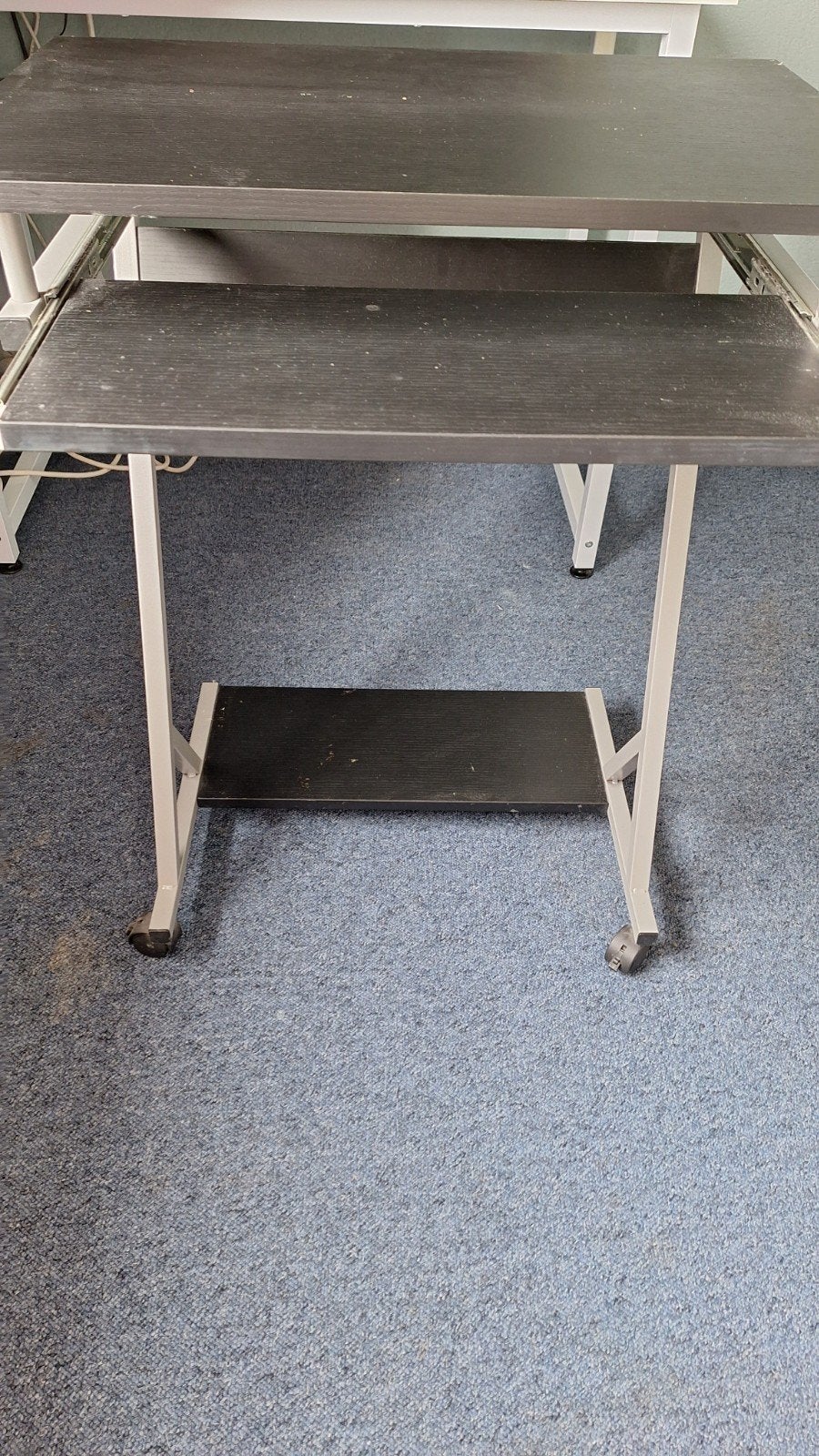 Compact computerbureau met uitschuifbaar toetsenbordblad, Gebruikt, Modern, functioneel, 40 tot 80 cm, Ophalen