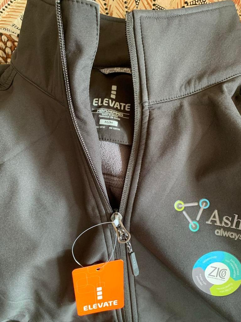 Nieuwe Elevate Softshell Jas Zwart - Maat M, Ophalen of Verzenden, Nieuw, Maat 48/50 (M), Zwart