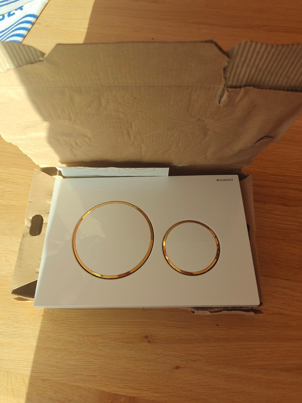 Nieuw Geberit bedieningspaneel goud, Ophalen of Verzenden, Nieuw, Toilet