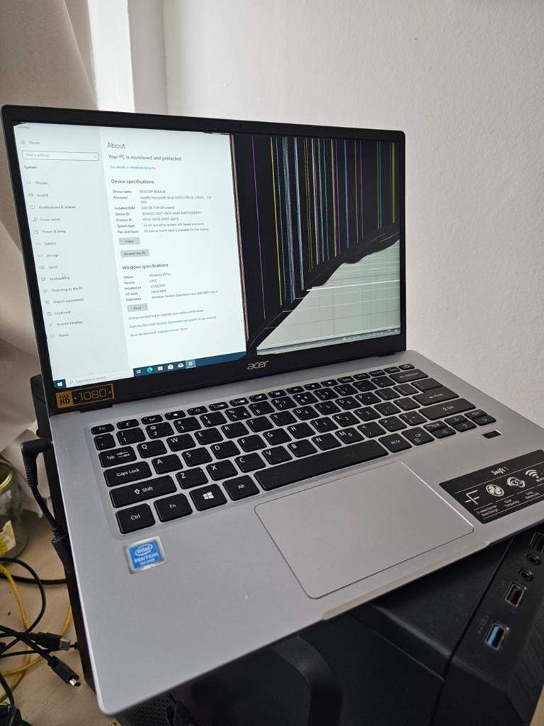 Acer swift 1 met barst in de scherm werkt verder perfect, Computers en Software, Windows Laptops, Ophalen, 2 tot 3 Ghz, Qwerty