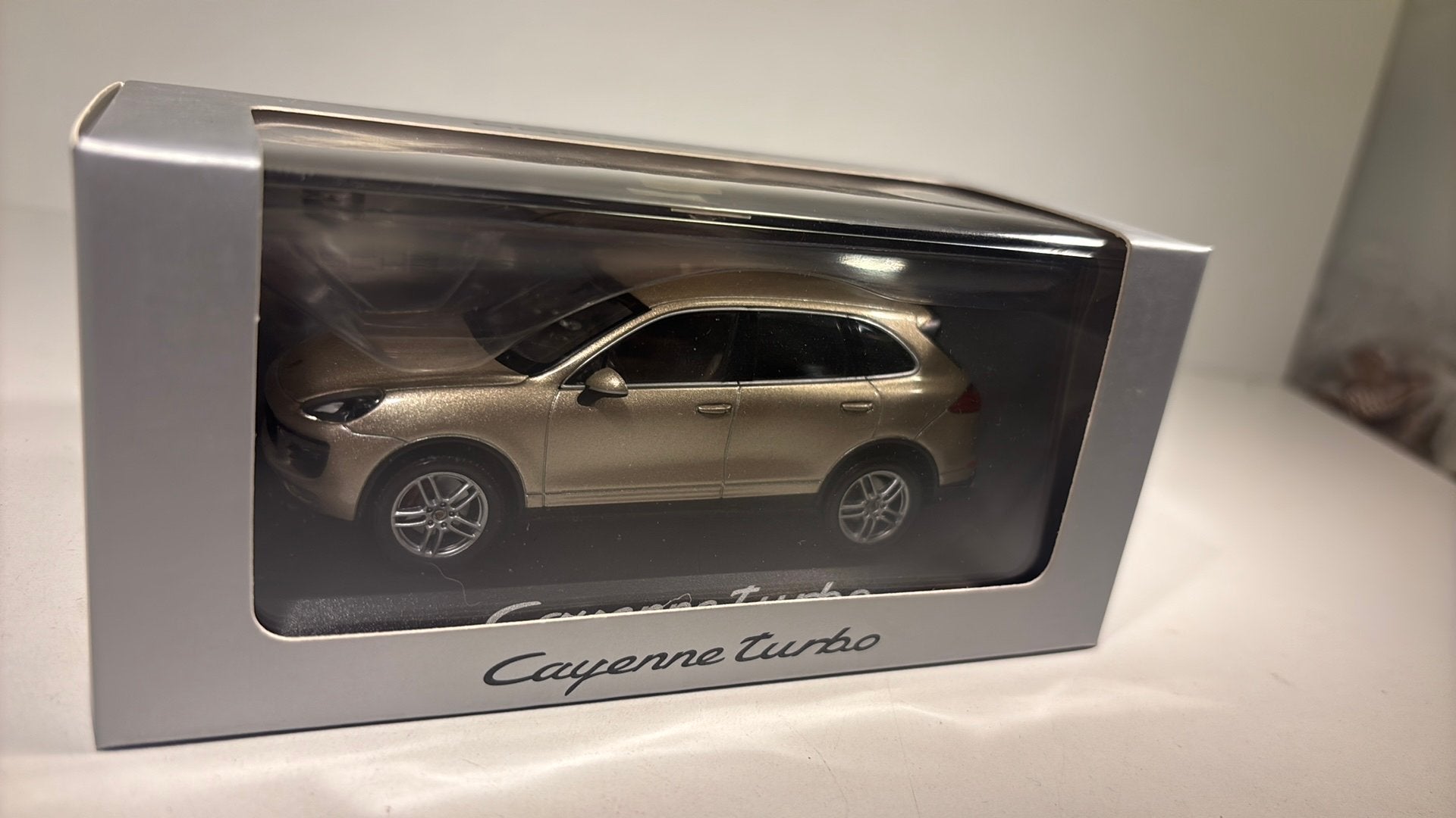 Porsche cayenne turbo minichamps 1.43, Hobby en Vrije tijd, Modelauto's | 1:43, Auto, Ophalen of Verzenden, MiniChamps, A
