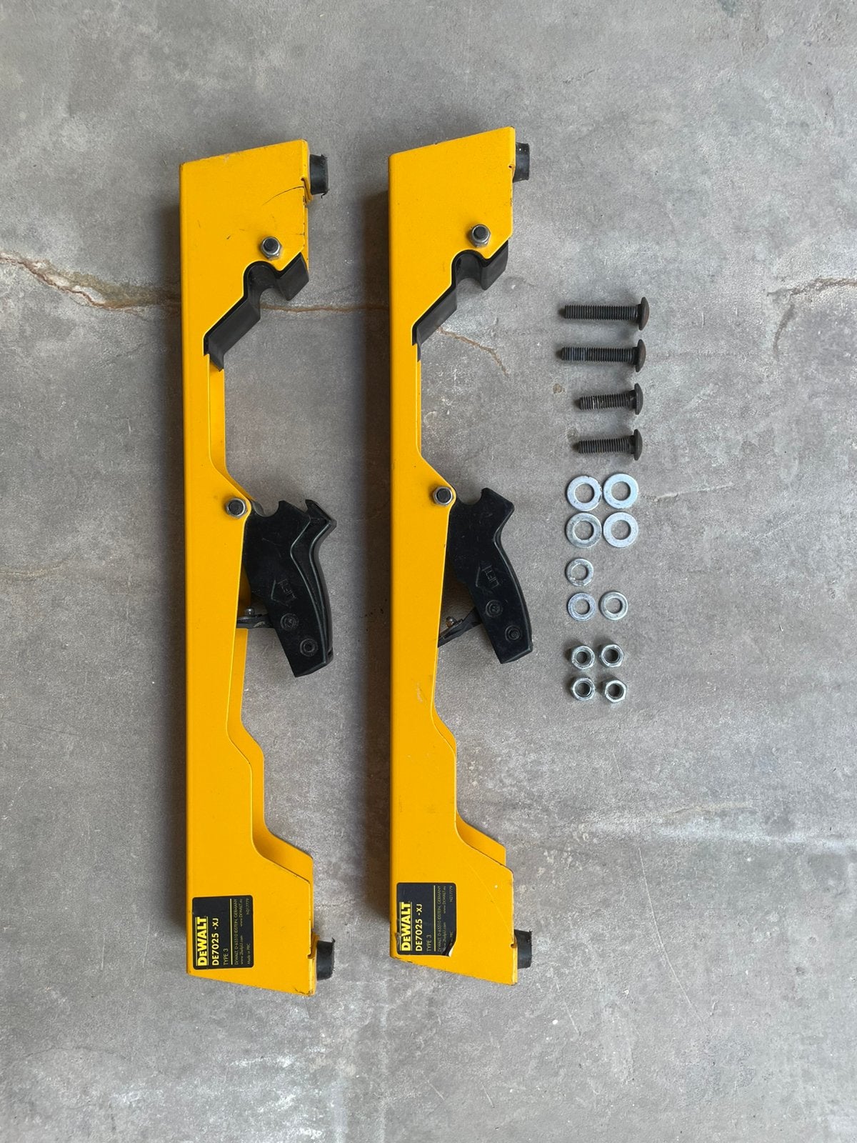 DeWalt montagebeugels afkortzaag DE7025-XJ, Ophalen, 70 mm of meer, Zo goed als nieuw, Afkortzaag