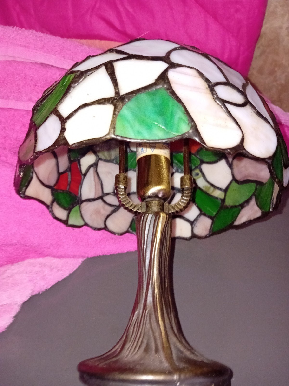 Tiffany-stijl tafellamp met glas-in-lood kap, Ophalen