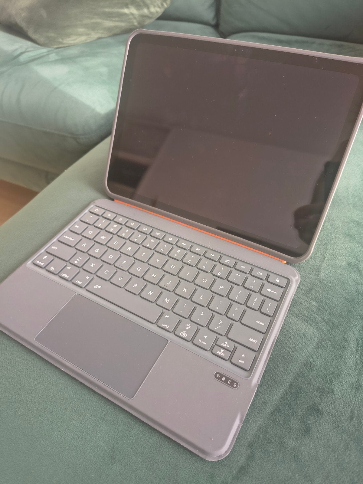 Apple iPad 11 (a16) 2025 met keyboard toetsenbord en hoes, Computers en Software, Ophalen, Apple iPad, 11 inch, Zo goed als nieuw