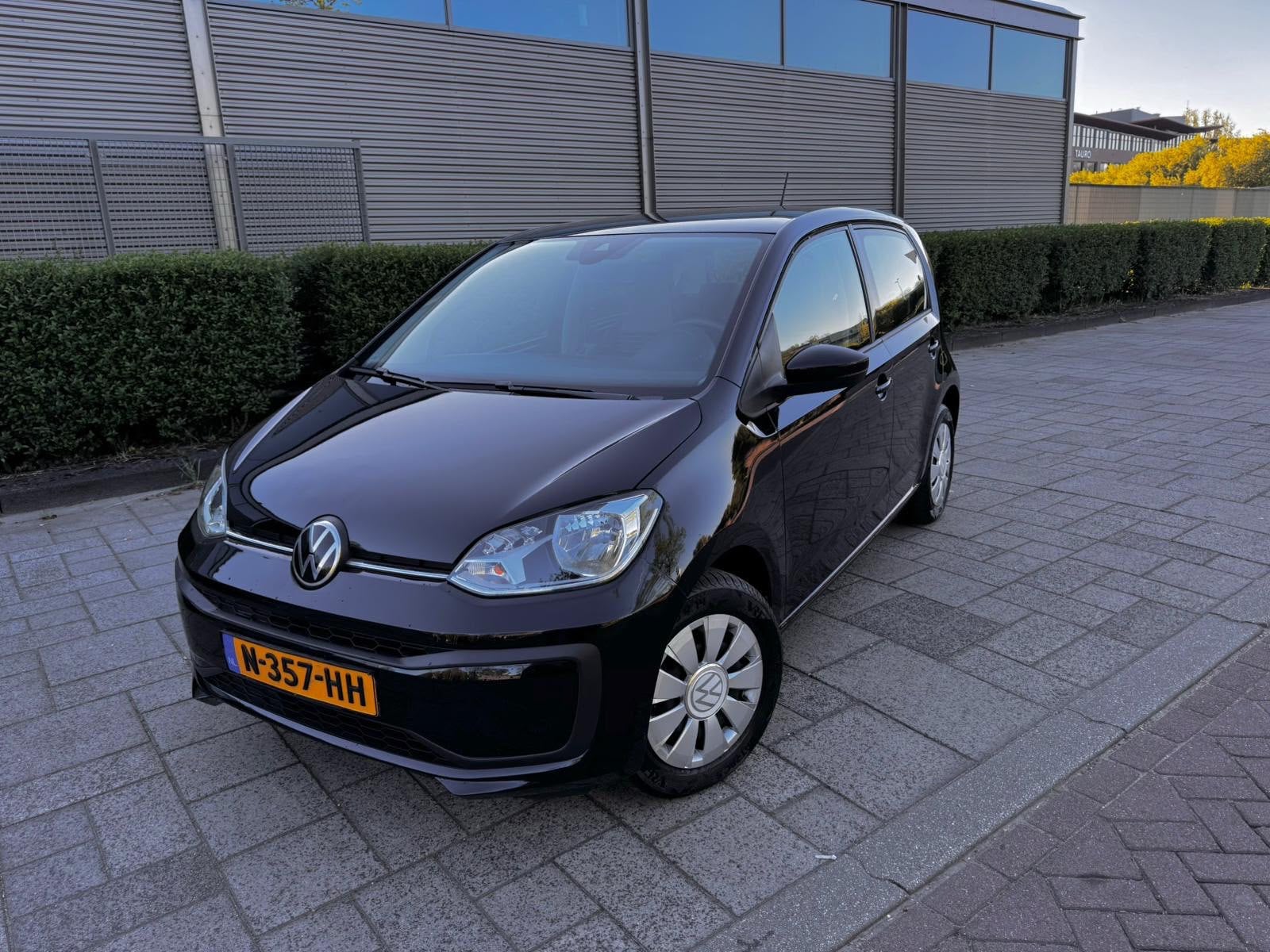 Tekoop mooie Up goed onderhouden van 2021 NL auto, Auto's, Stof, Up!, Zwart, Handgeschakeld