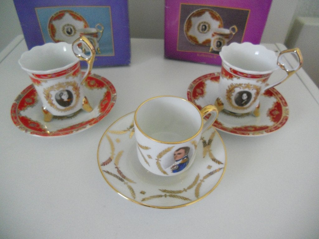 3 kleine kopjes op pootjes + schoteltjes, Verzamelen, Porselein, Kristal en Bestek, Ophalen, Zo goed als nieuw, Porselein, Kop en/of schotel