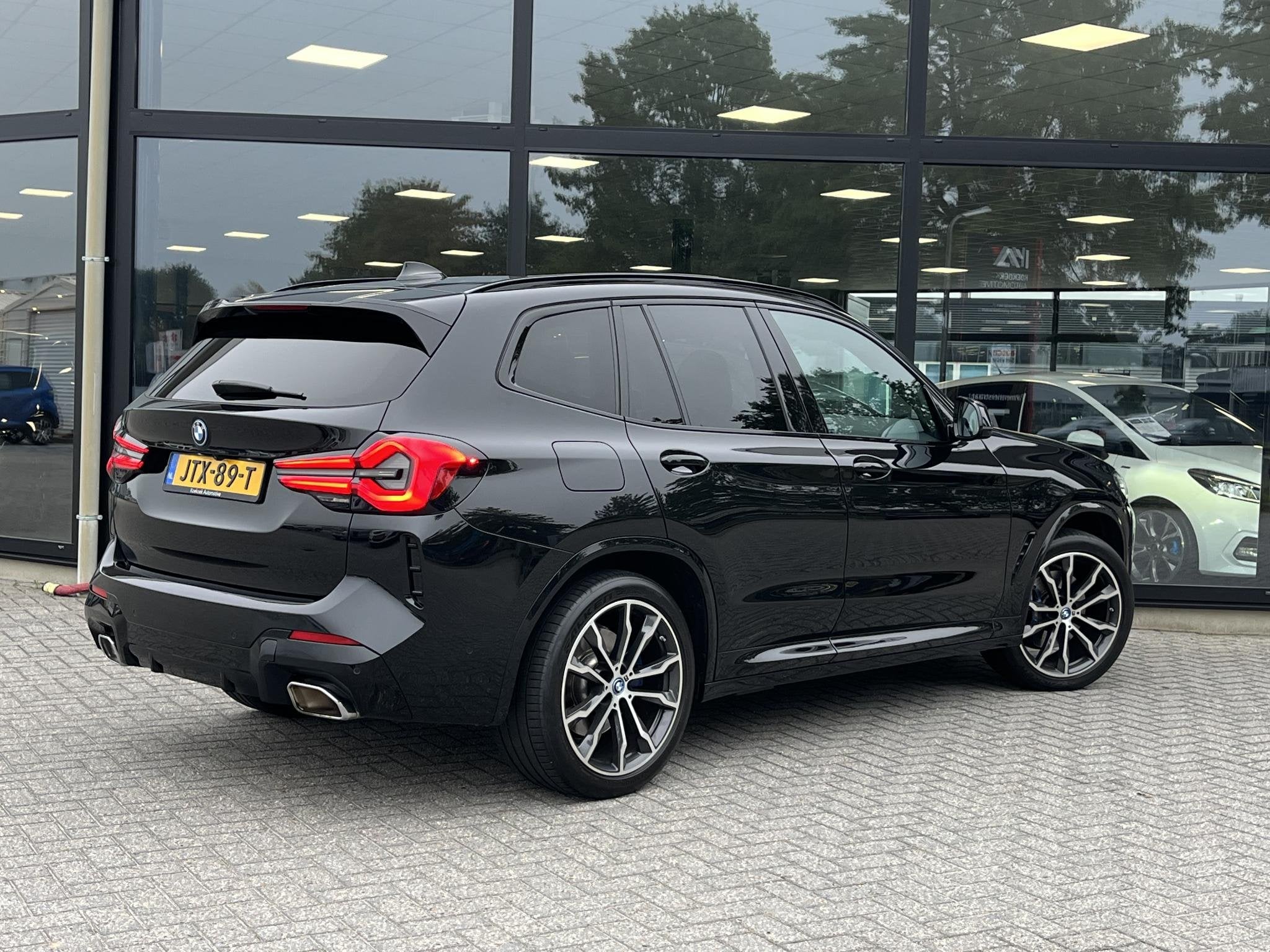 Foto 3 van BMW X3 xDrive30e High Executive