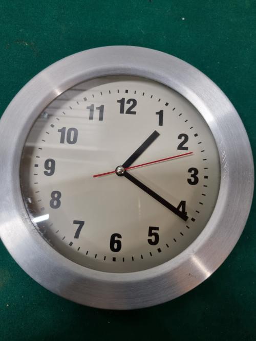 wandklok aluminium op batterijen, Ophalen of Verzenden, 'T Olde Gre-j, Info@toldegrej.nl, Endepoelstraat 20f Didam