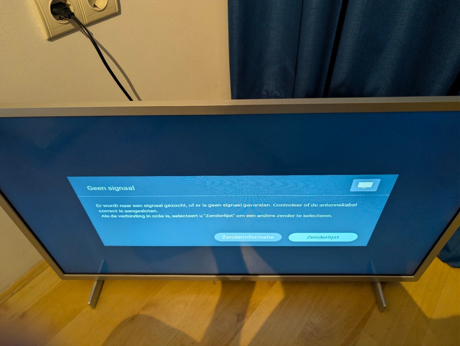 Philips TV met lijn door scherm - snel ophalen!, Ophalen, Philips, Gebruikt, 50 Hz