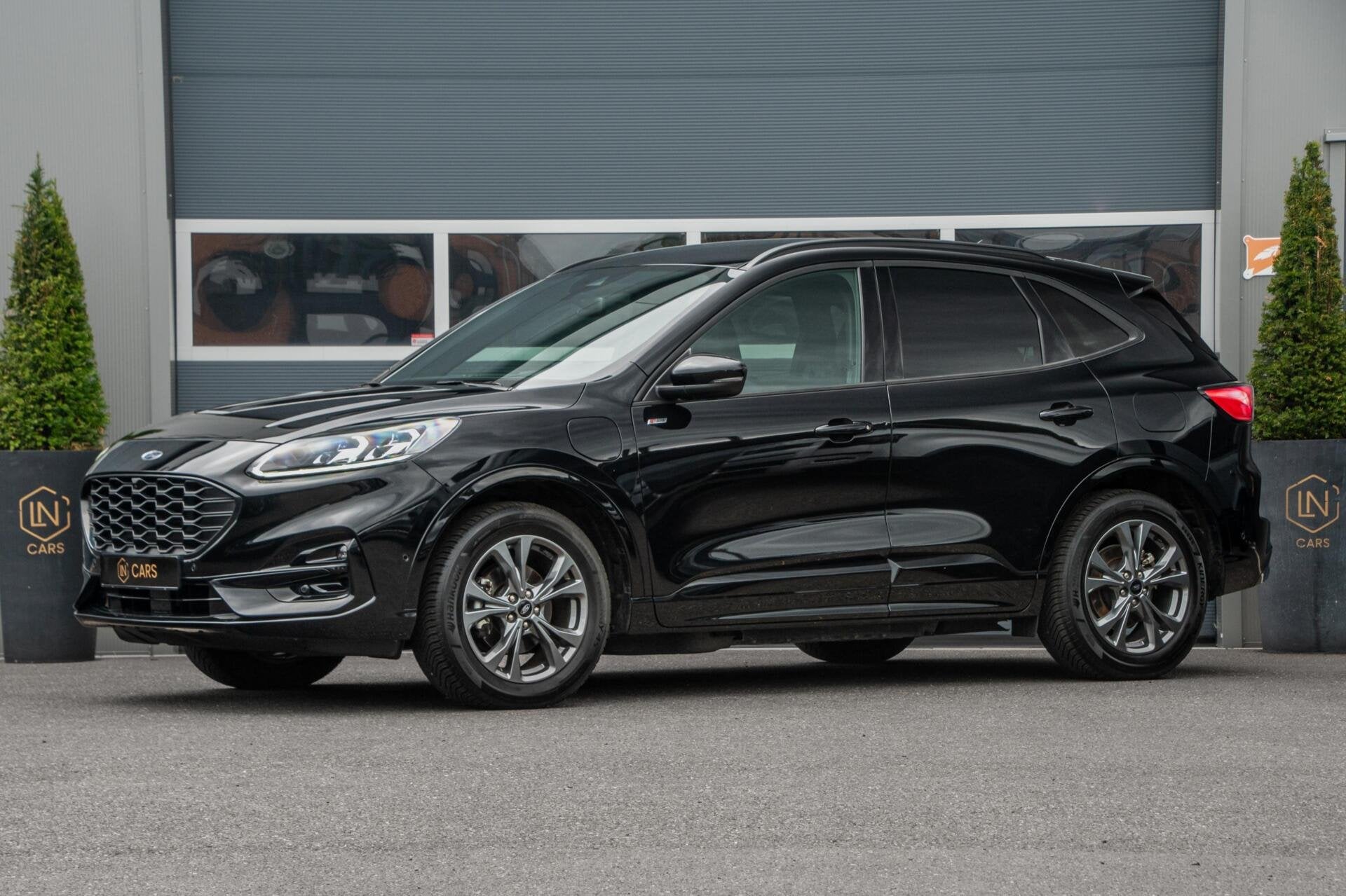 Ford Kuga 2.5 PHEV ST-Line | Trekhaak | Keyless | Camera, Auto's, Ford, Gebruikt, Met garantie (alle), Zwart, Bedrijf