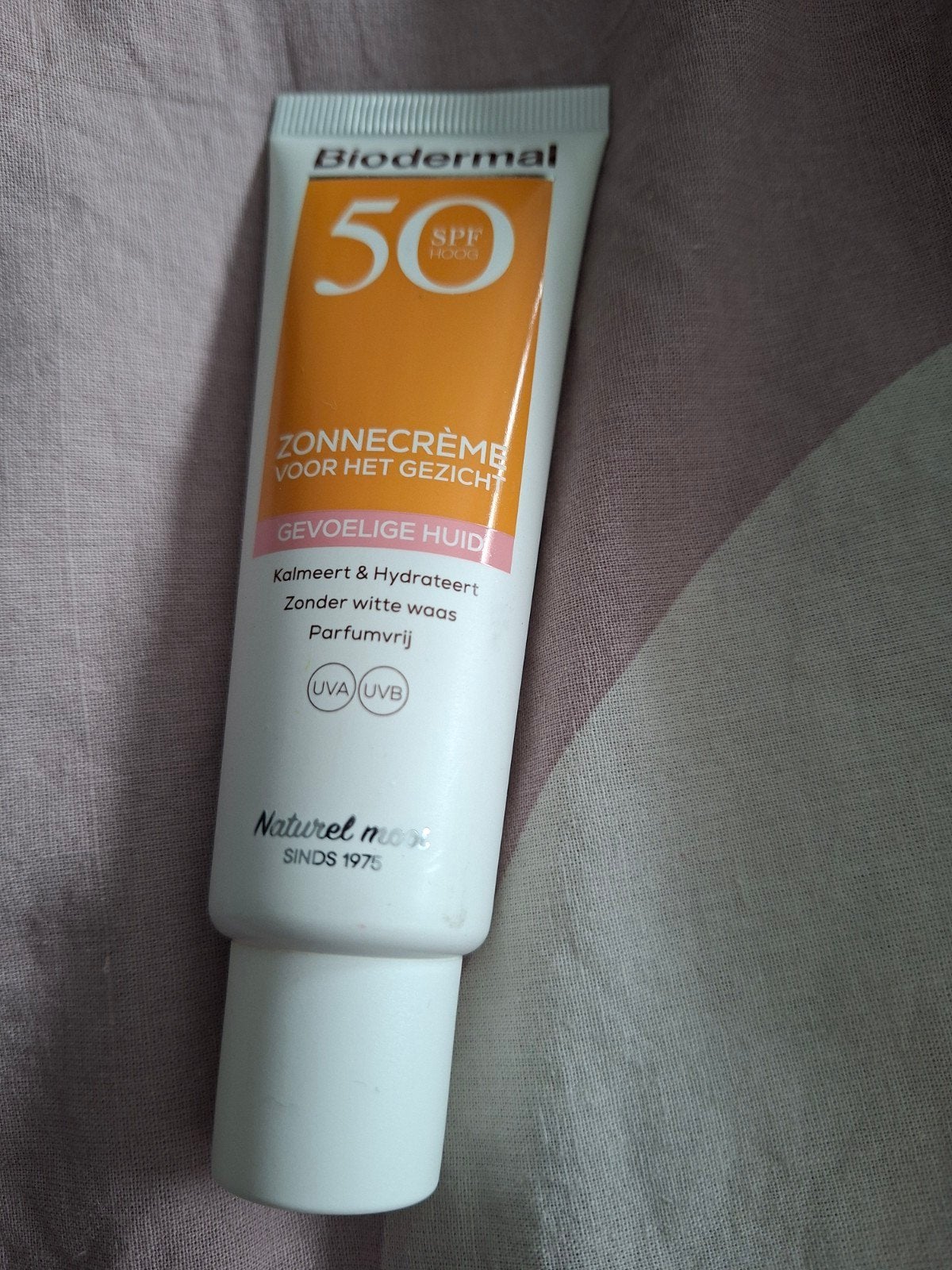 Biodermal Zonnecrème SPF 50 voor Gevoelige Huid, Sieraden, Tassen en Uiterlijk, Uiterlijk | Gezichtsverzorging, Ophalen of Verzenden