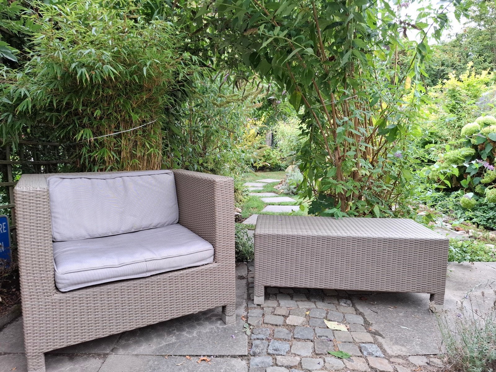 Complete Wicker Loungeset: Bank, 2 Fauteuils, Hocker, Ophalen