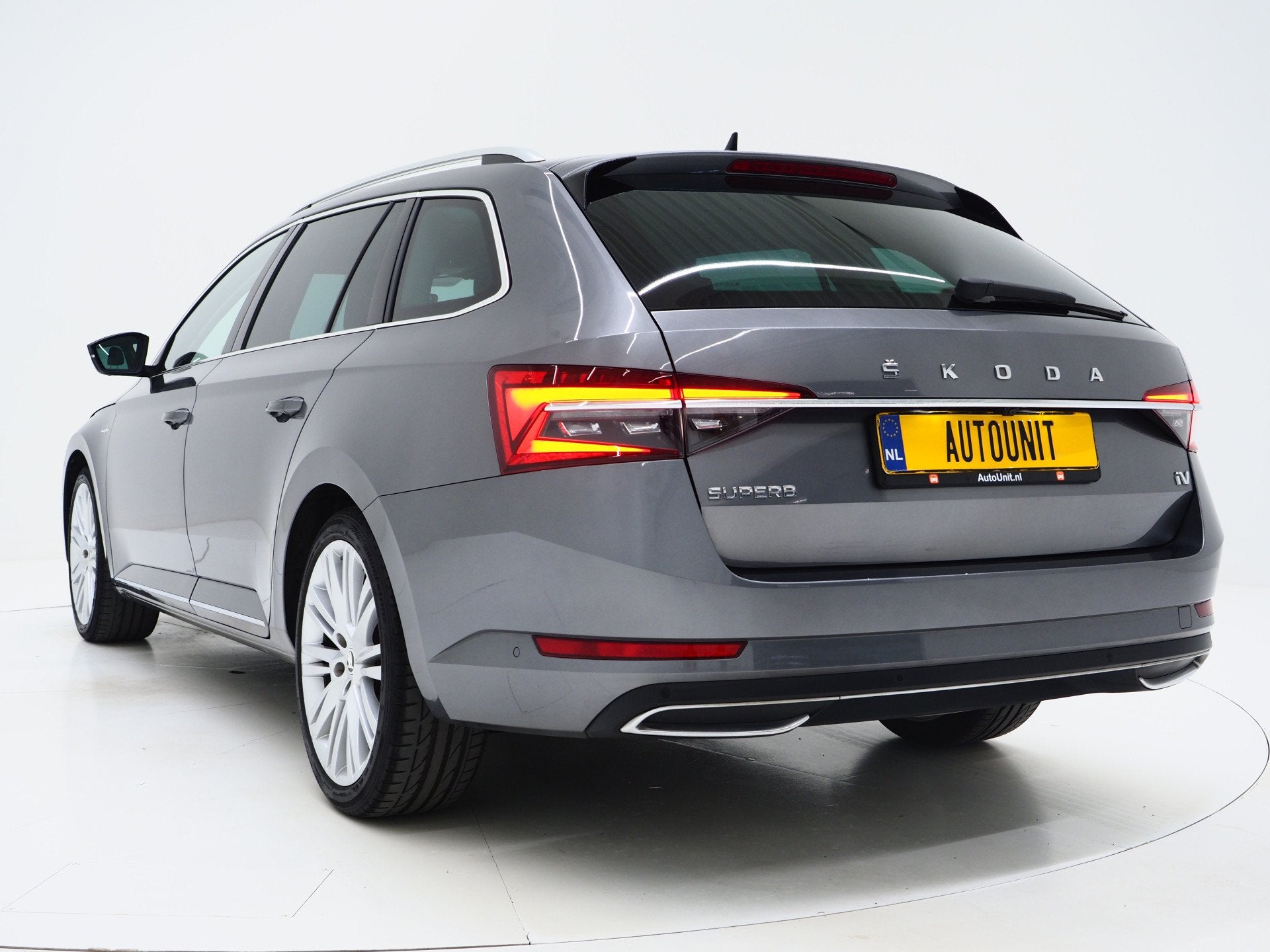 Skoda Superb Combi 1.4 TSI iV Laurin & Klement | Leder | Tre, Auto's, Gebruikt, Zwart, 4 cilinders, Hybride Elektrisch/Benzine