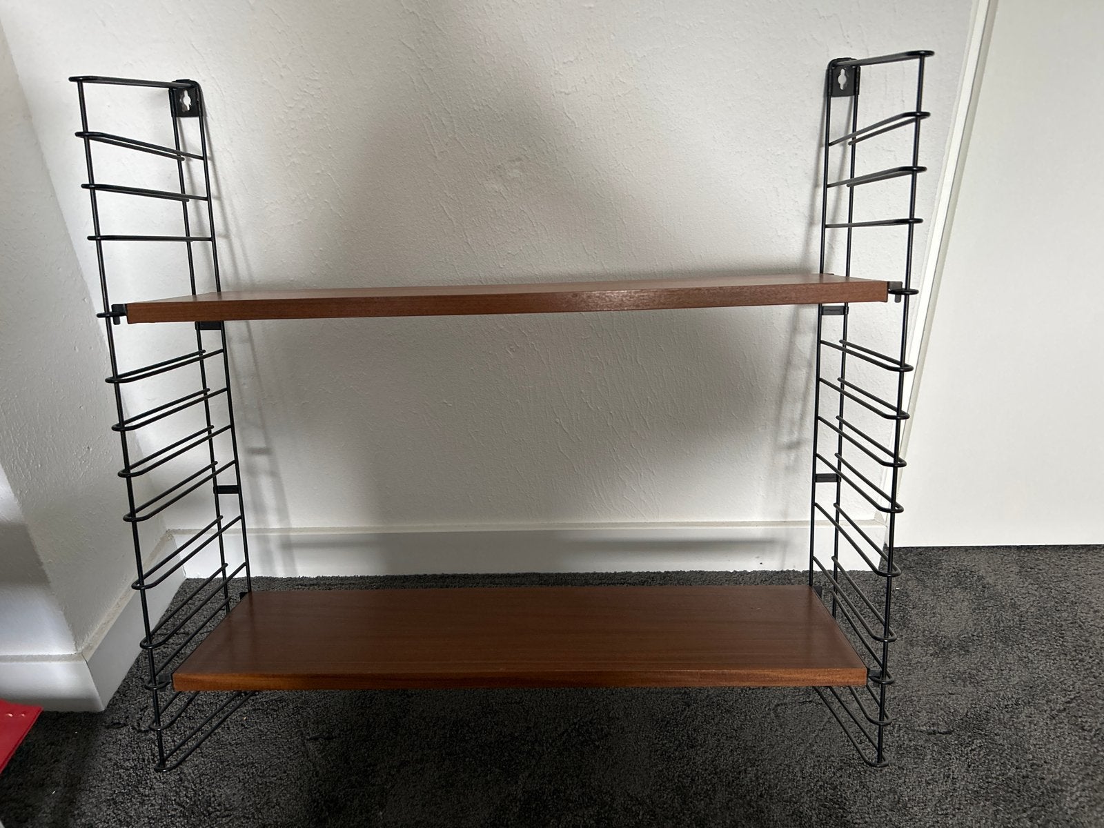 Vintage Tomado boekenplank jaren 60-70, zwart/hout, Huis en Inrichting, Kasten | Boekenkasten, Met plank(en), Gebruikt, Minder dan 25 cm