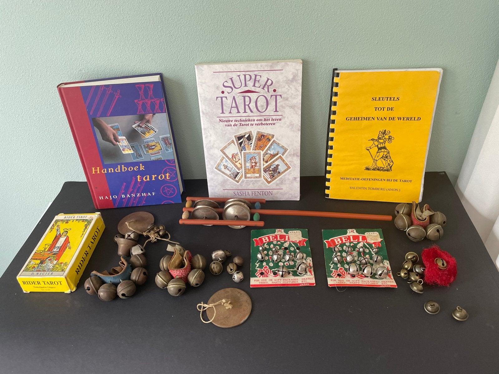 Tarot boeken en kaarten set met bellen, Boeken, Ophalen of Verzenden, Gelezen, Tarot of Kaarten leggen, Achtergrond en Informatie