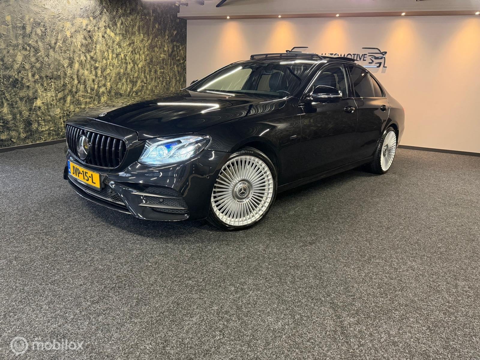 Mercedes E-klasse 350 e-AMG-Softclose-Hedup-360 Cam-Pano-vol, Auto's, Automaat, Achterwielaandrijving, Gebruikt, Alcantara