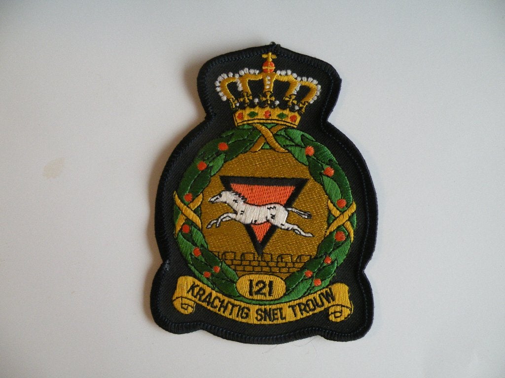 KLu RNLAF 121 SQUADRON LARGE CREST PATCH, Ophalen of Verzenden, Zo goed als nieuw, Patch, Badge of Embleem