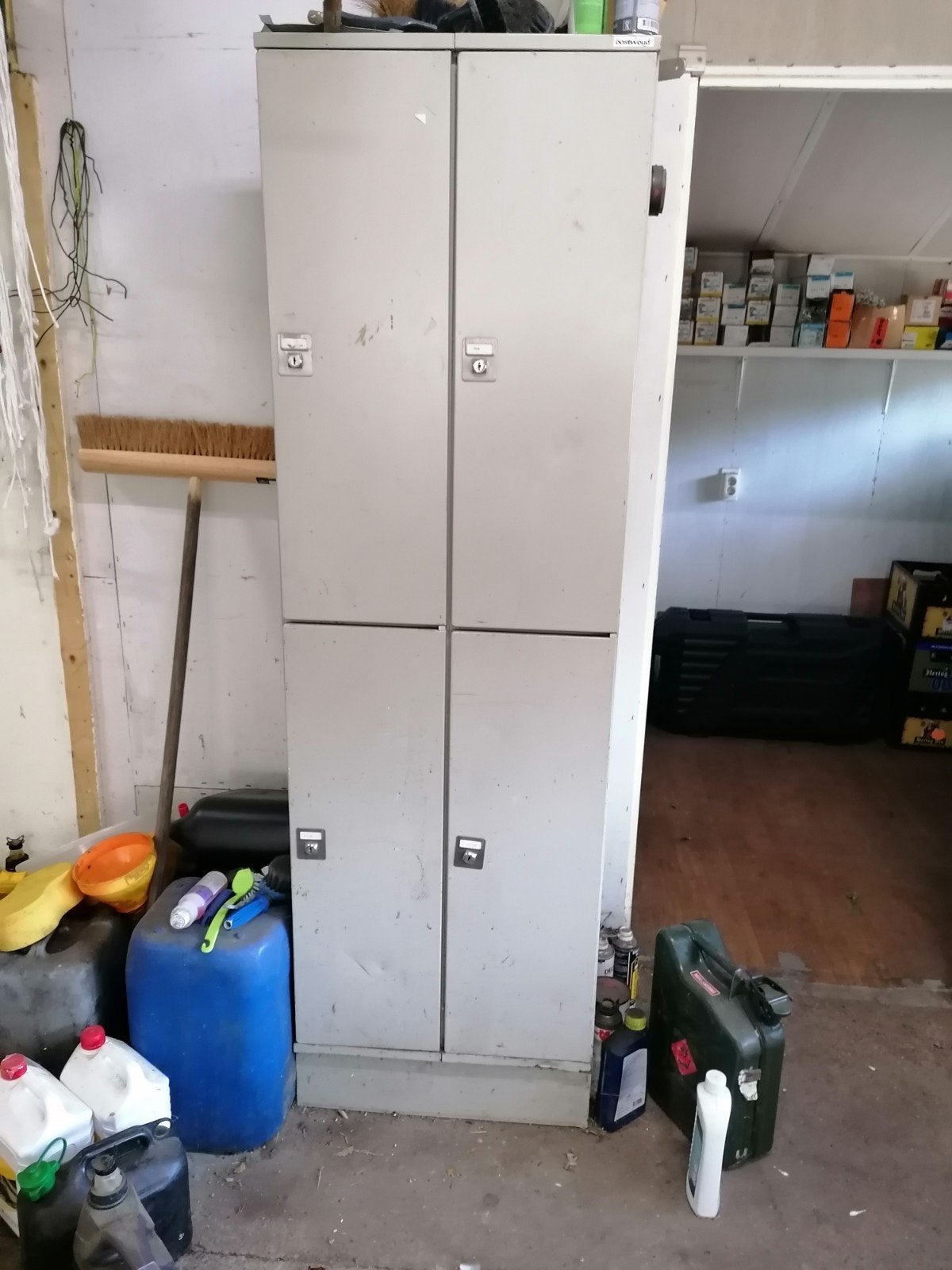 stallen kast, locker, kleding, Ophalen