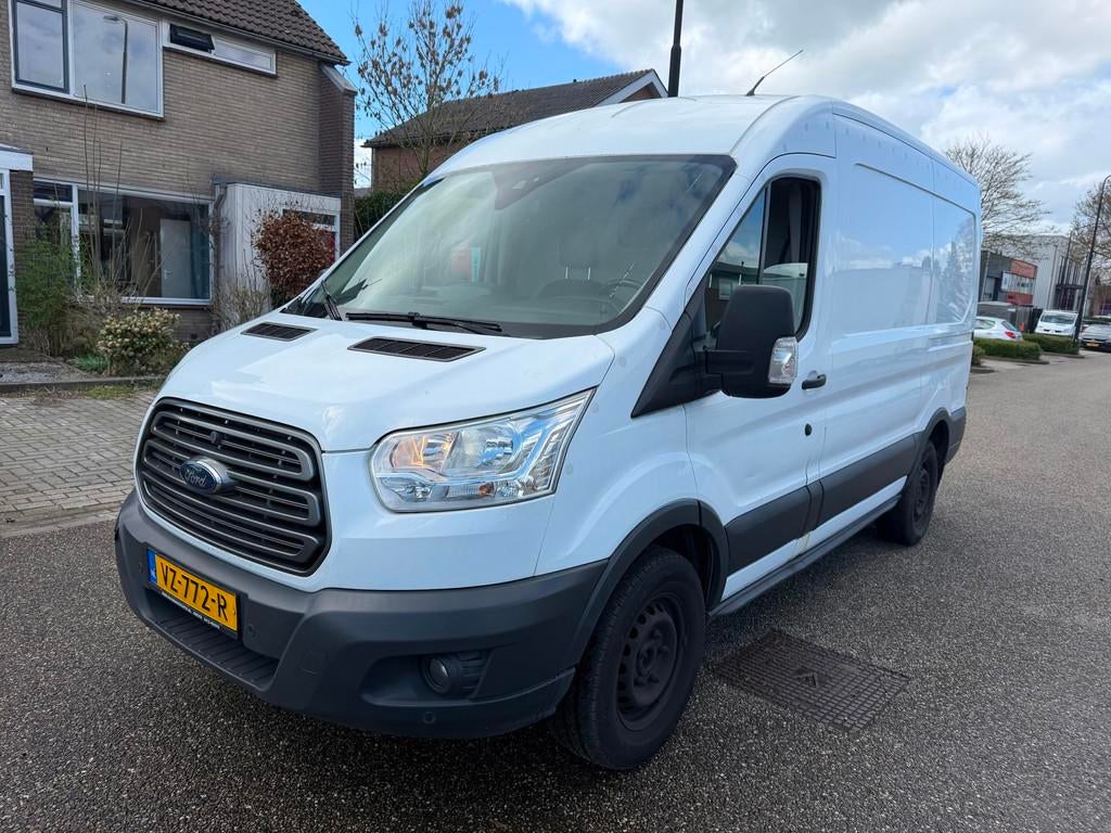 Ford Transit 350 2.2 TDCI L2H2 Trend, Gebruikt, Euro 6, 4 cilinders, Wit