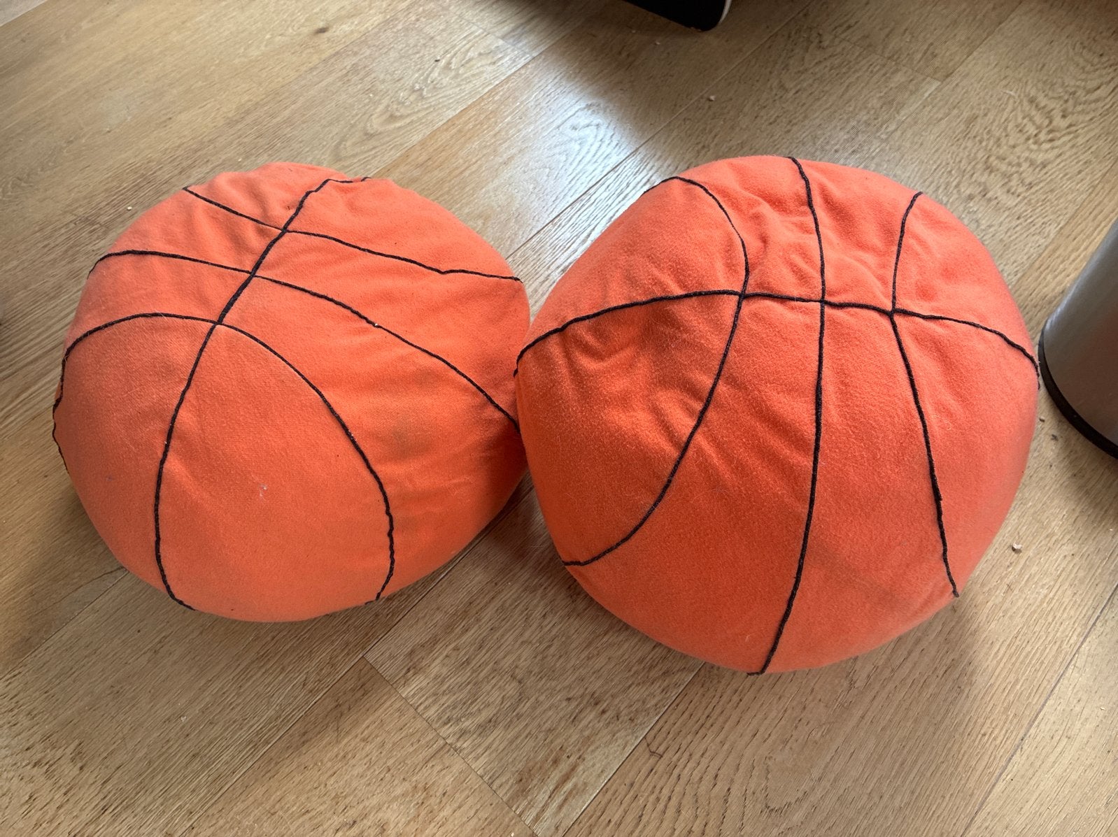 IKEA BOLLKÄR basketbalkussens - Set van 2, Huis en Inrichting, Woonaccessoires | Kussens, Ophalen of Verzenden, Gebruikt, Oranje