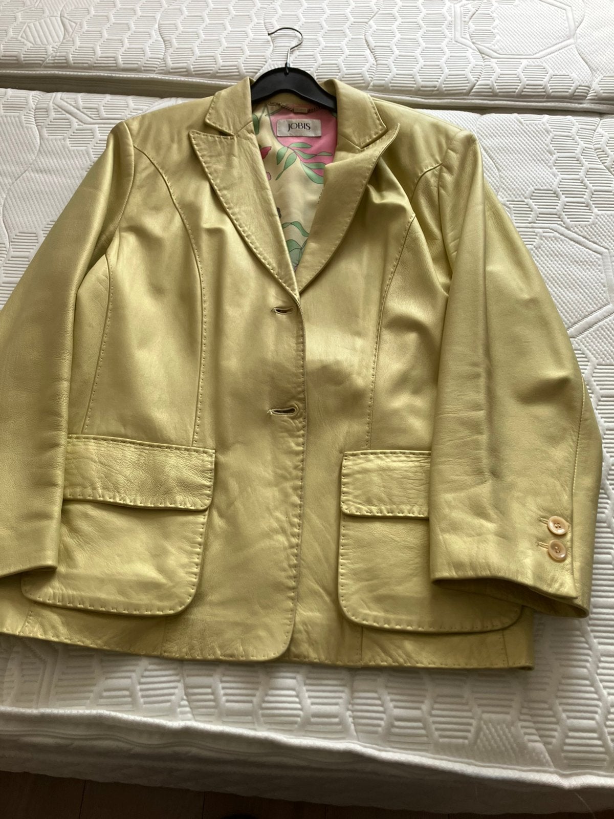 Te koop mooi geel leren kolbertje 44, Kleding | Dames, Jasjes, Kostuums en Pakken, Ophalen of Verzenden, Zo goed als nieuw, Maat 42/44 (L)