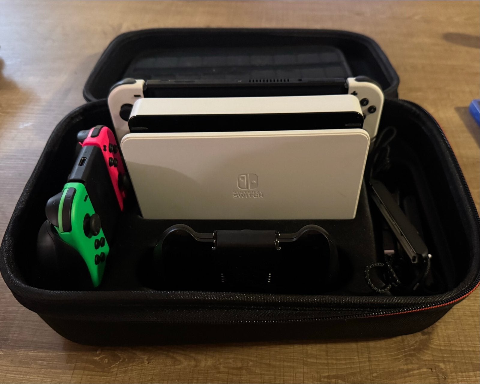 Nintendo Switch OLED met 8 games en extra controllers