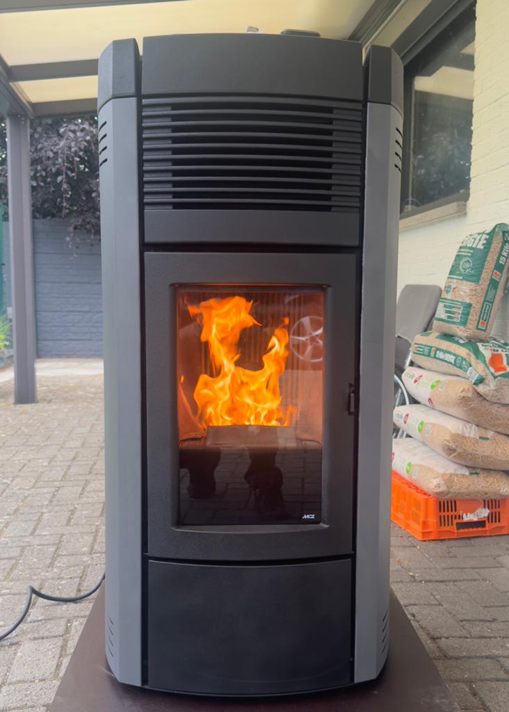 Pelletkachel MCZ MUSA 2.0 Comfort Air 12 kW met Kanalisatie, Ophalen, Zo goed als nieuw, Overige brandstoffen, Pelletkachel