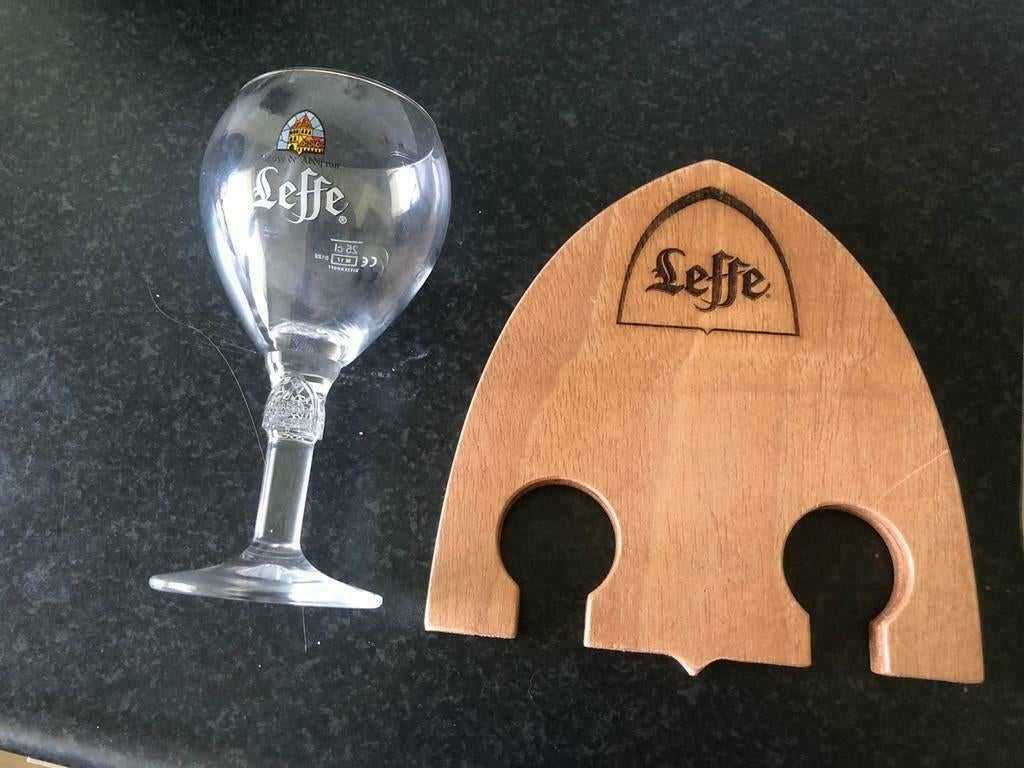 Leffe glas met houder/kaasplankje, Verzamelen, Biermerken, Ophalen, Zo goed als nieuw, Glas of Glazen, Leffe