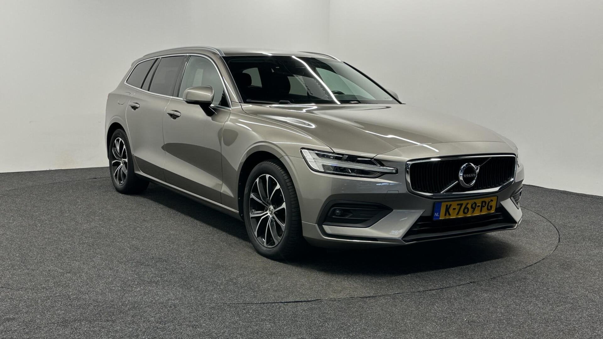 Volvo V60 2.0 B3 Business Pro NAVI ECC CARPLAY ADAPTIEF CRUI, 4 cilinders, 163 pk, Origineel Nederlands, Autotrust