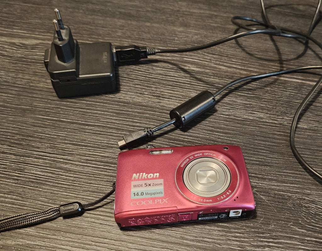 Roze Nikon Coolpix S3100 digitale camera fototoestel, Audio, Tv en Foto, Fotocamera's Digitaal, Ophalen of Verzenden, Zo goed als nieuw