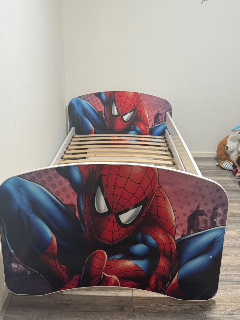 Kinderbed Spiderman, Ophalen, 70 tot 85 cm, Zo goed als nieuw, Matras