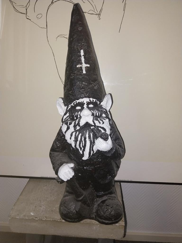 Black Metal Tuinkabouter met Omgekeerd Kruis, Zwart, Overige stijlen, Nieuw, Ophalen of Verzenden