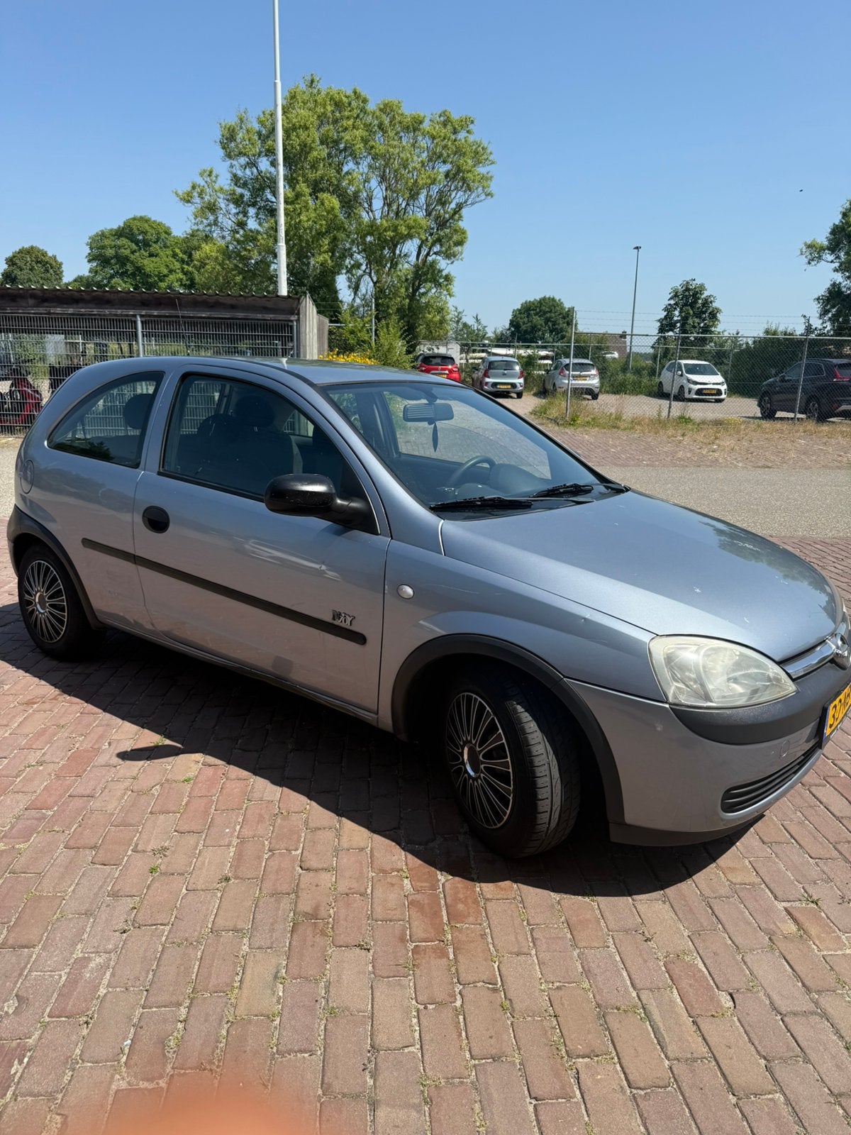 Opel Corsa 1.2 16V 3D Easytronic 2003 Grijs, Auto's, 450 kg, 74 pk, 31 €/maand, Origineel Nederlands
