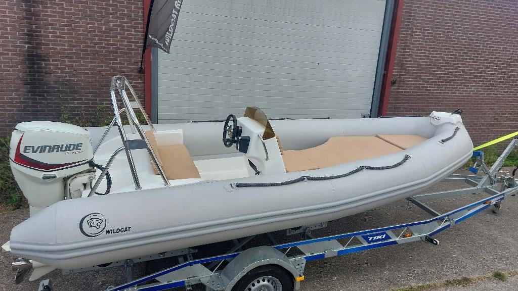 Wildcat 525 Sundeck RIB met Evinrude 90 pk E-TEC 2024, ., 5 m, Zo goed als nieuw, Zonnedek