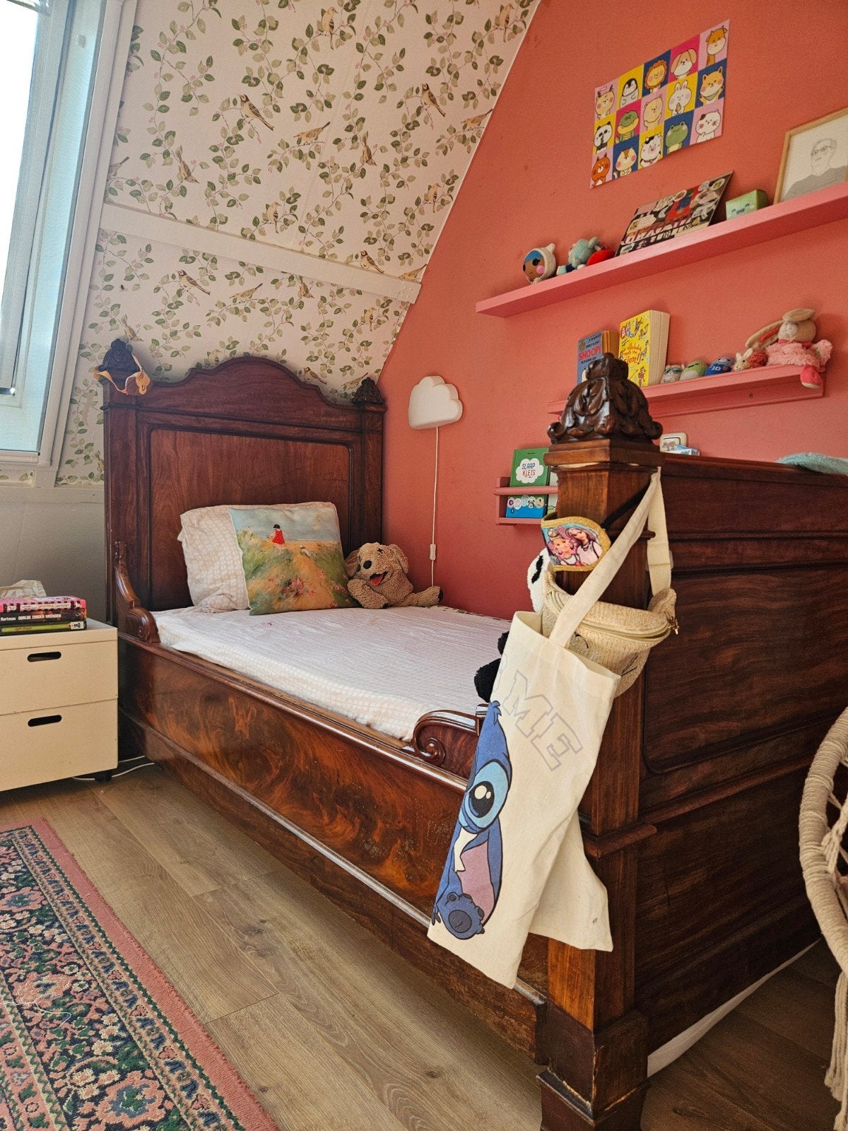 Antiek houten bed met sierlijke details, Ophalen