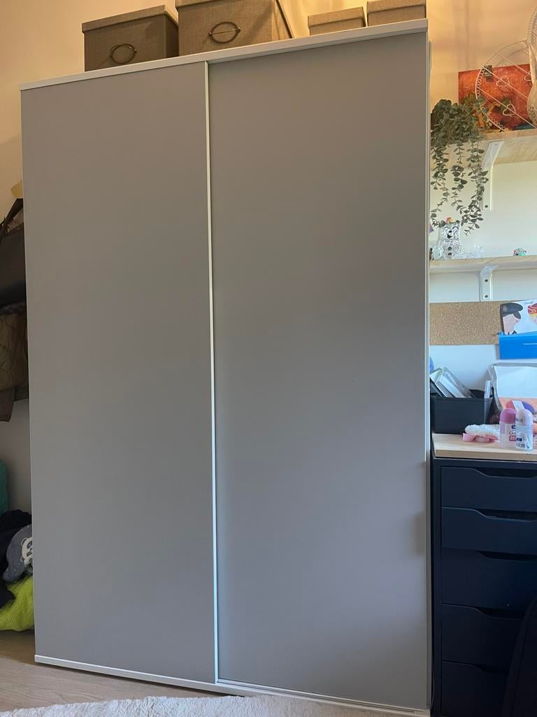 Kledingkast met schuifdeuren IKEA, Huis en Inrichting, Kasten | Roldeurkasten en Archiefkasten, Ophalen, 100 tot 150 cm, Zo goed als nieuw