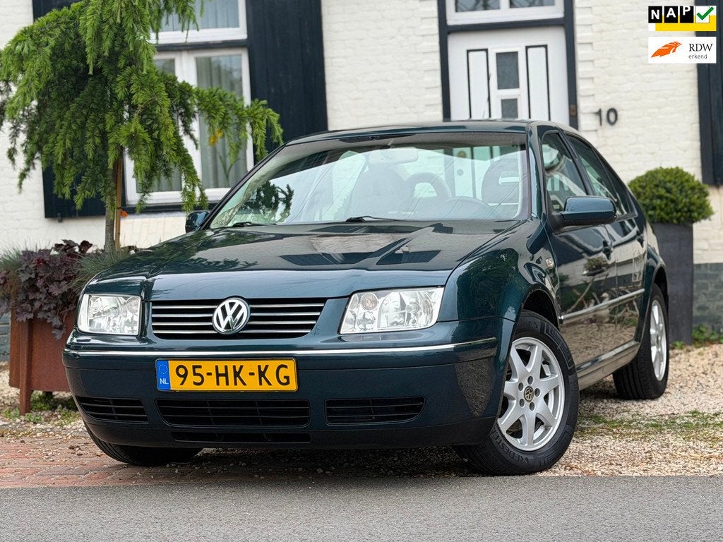 Volkswagen Bora 1.6-16V Comfortline|124DKM!|Clima|Cruise|, Auto's, Volkswagen, Gebruikt, Bora, 4 cilinders, Emergency brake assist