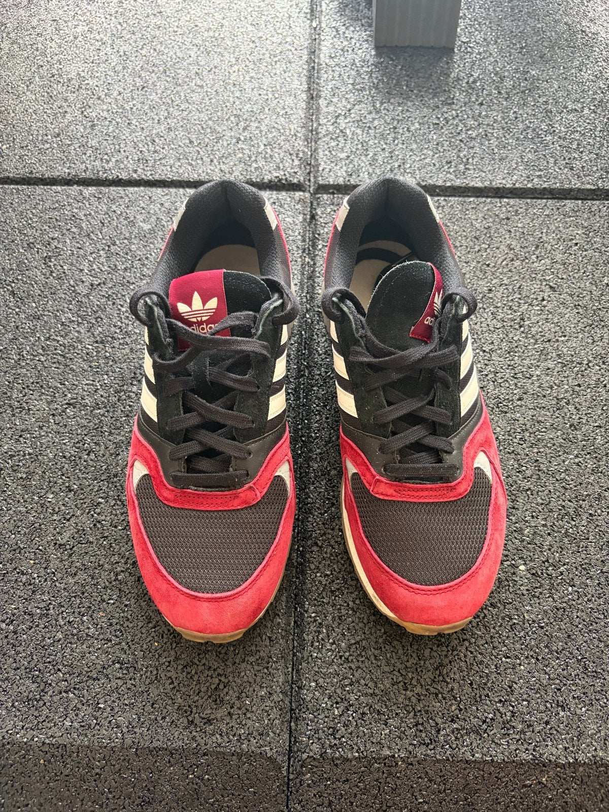 Adidas Quesence Sneakers - Rood/Zwart - Maat 44, Ophalen of Verzenden, Gedragen, Overige kleuren, Sneakers of Gympen